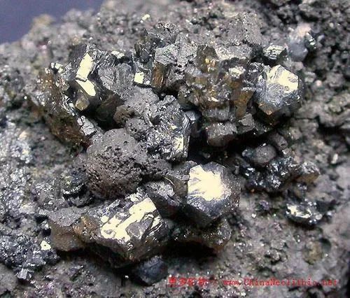 金屬礦石價(jià)格飆升 最高漲幅93%，市場(chǎng)震蕩與未來展望